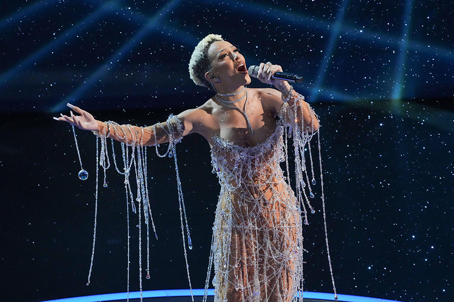 Doja Cat sings "Diamonds are forever" during the Oscars on Sunday, March 2, 2025, at the Dolby Theatre in Los Angeles. 